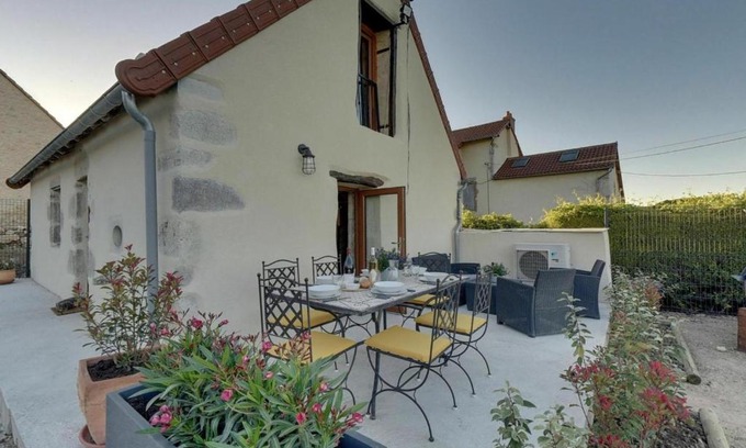 Taxat-Senat House | Maison de charme 18e siècle avec jardin, parking et modernité – proche de Vichy et Charroux - FR-1-489-393