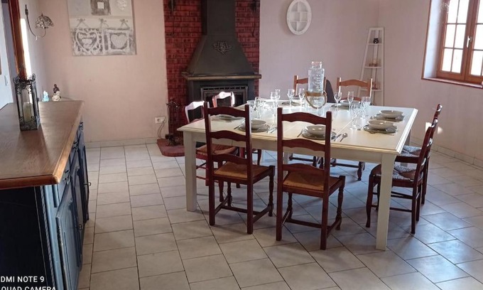 Gannay-sur-Loire Villa | Maison de ferme au calme jusqu'à 10 personnes