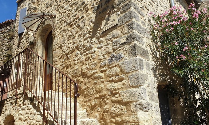 Castellet House | Maison de Vacance "La Marie" Au Pied du Luberon !