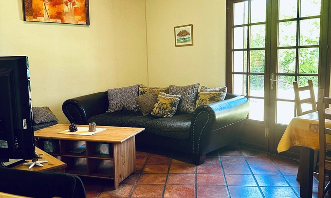 Jau-Dignac-et-Loirac House | Maison DE Vacances Pour 6 Personnes