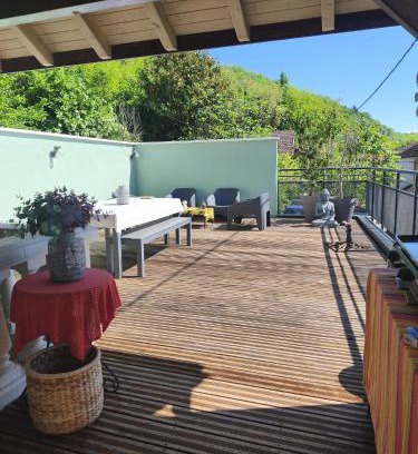 Serrieres-en-Chautagne House | Maison de village chaleureuse avec terrasse 3 étoiles