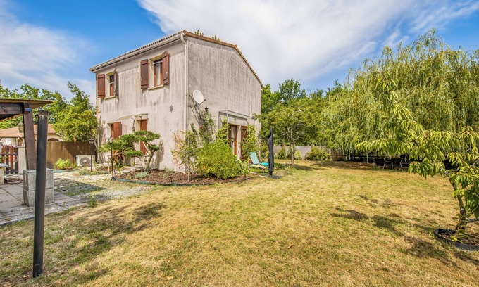 Hourtin House | Maison De L'océan - Hourtin, Médoc with Terrace and Garden