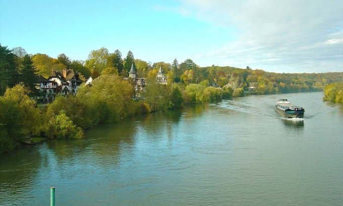 Bois-le-Roi House | Maison de la Mare (7 rooms) along La Seine and in a wooded property.