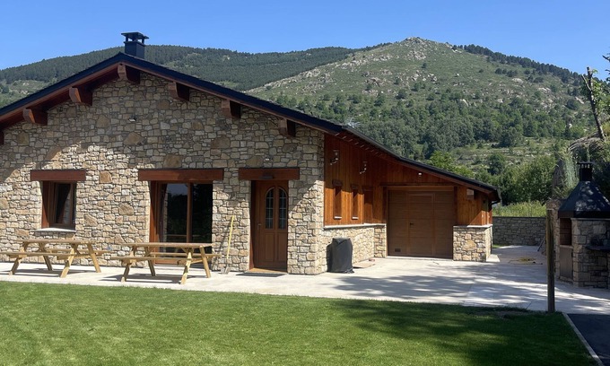 Egat House | Maison de Montagne Neuve 135 m2 Avec Salle de Jeu. Et Sauna