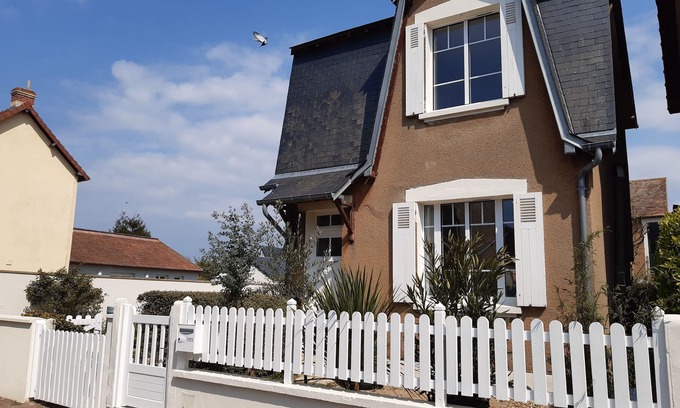 Bernieres-sur-Mer House | Maison de Vacances Pleine de Charme