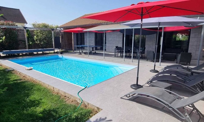 Lesmont House | Maison de Vacances Avec Piscine - La Maison des Lacs