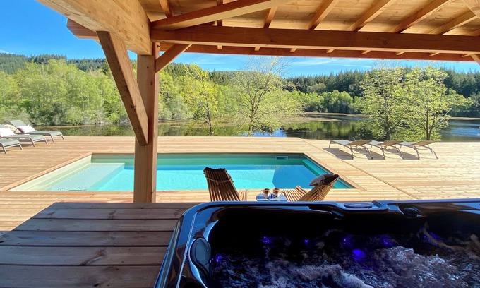 Viam Cottage | Maison de Vacances Avec Piscine et Spa Domaine de la Voûte 8/10 Personnes