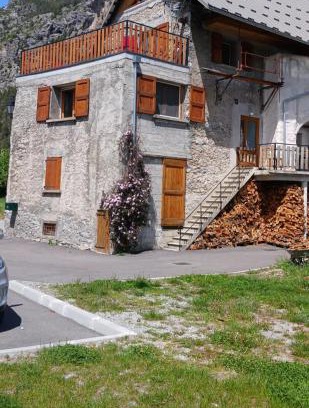 La Roche-de-Rame House | Maison de village