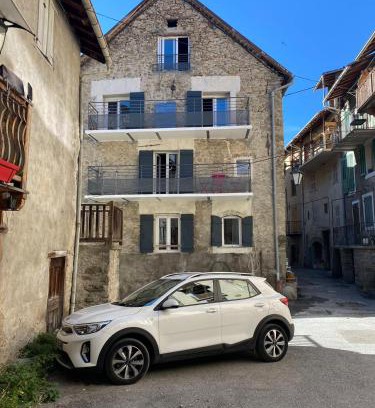 Beauvezer House | Maison de village de 1802, fraîchement rénovée à Beauvezer 04370