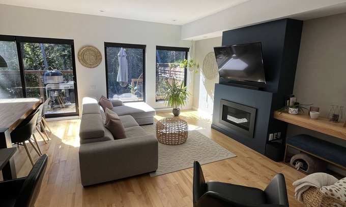 Val-Belair House | Maison de Ville Chaleureuse, Lumineuse et Moderne