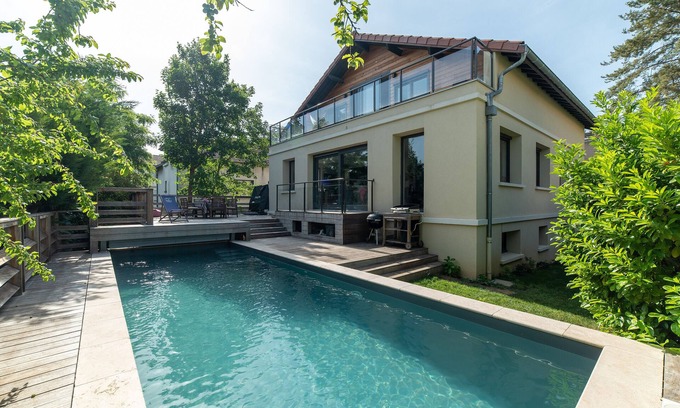 Tassin House | Maison Demi-Lune - Welkeys