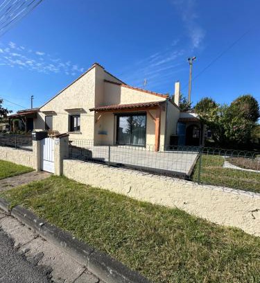 Semussac House | maison du phare