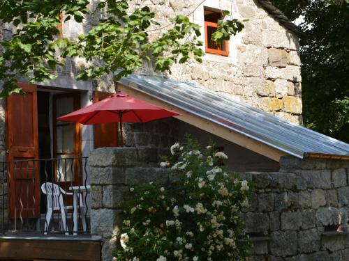 Tence House | Maison en Granit rénovée avec terrain et terrasse, proche Tence, idéale pour famille et activités outdoors - FR-1-582-134