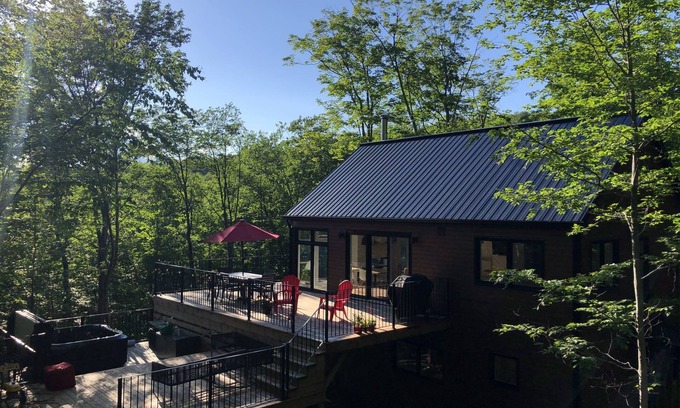 Eastman House | Maison en Montagne Avec Spa!