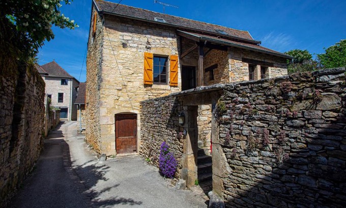 Villeneuve d'Aveyron House | Maison en pierres au coeur du village médiéval de Villeneuve