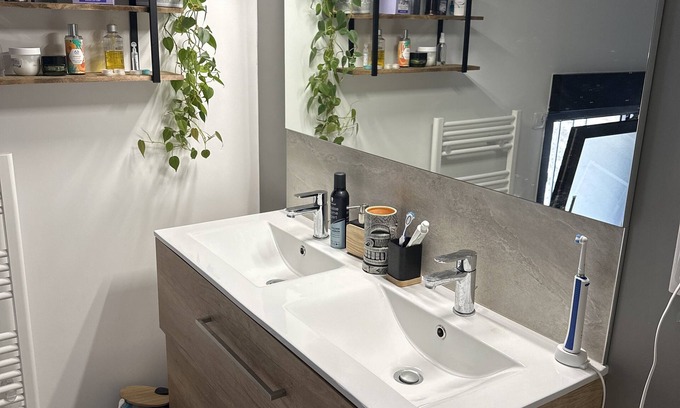 Clos des Roses House | Maison en Pierre Entièrement Rénovée