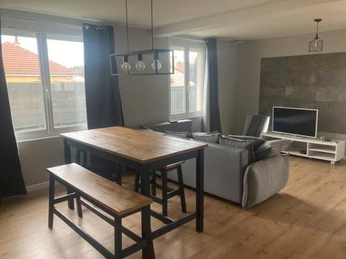 Saran House | Maison entière T3 avec jardin et parking privatif bien situé