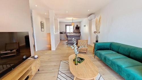 Colombiers House | Maison entre canal et mer