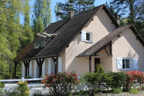 Gien House | Maison etang