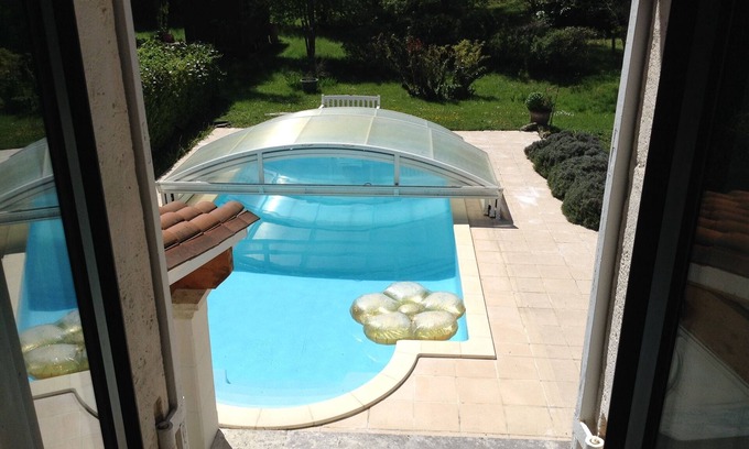 Eyliac House | Maison familiale de campagne au bord d'une rivière avec piscine