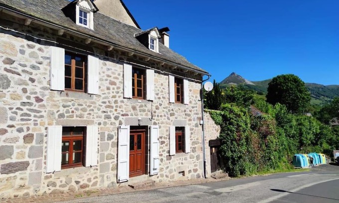 Saint-Jacques-des-Blats House | Maison familiale et authentique