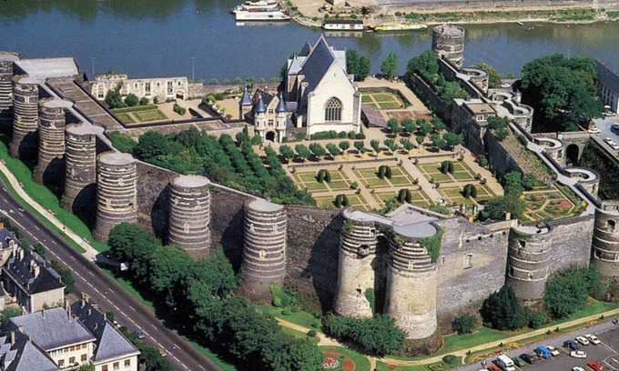 Les Ponts-de-Ce House | Maison Familiale, Entre Amis ou Professionnelle