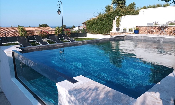 Aureille House | Maison Familiale à Piscine Privée Dans les Alpilles à Aureille Village Provençal