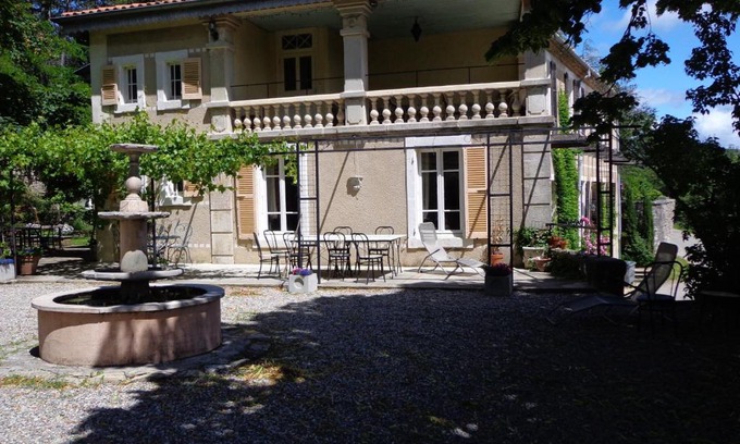 Saint-Priest Bed & Breakfast | Maison Forestière