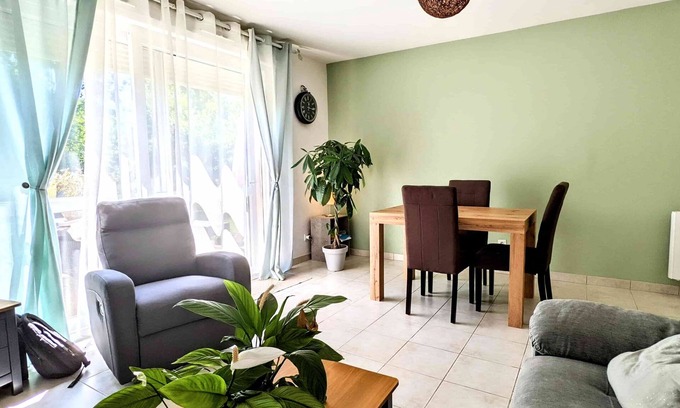 Saint-Julien-les-Villas House | Maison Meublée 74m² Avec Jardin 250m² et Parking