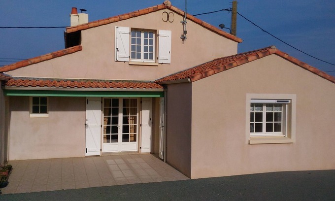 Chavagnes-les-Redoux House | Maison Individuelle Avec Grand Terrain Clos . Animaux de Compagnie Acceptés
