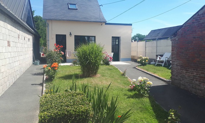 Woignarue Cabin | Maison JULIE, 2 kms from the sea and 10 kms from the Baie de Somme,
