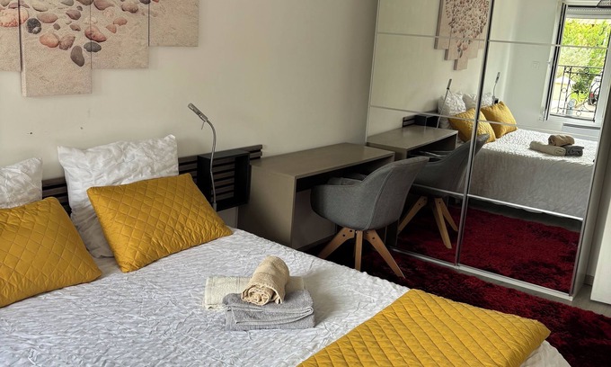 Plateau - Mont-Valerien Villa | Maison L'Olivier with private parking space