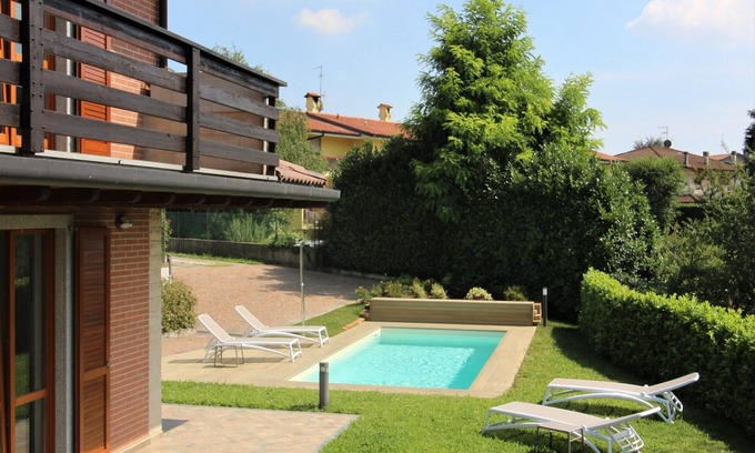 Ponteranica Villa | MAISON LA VALLETTA VILLA WITH POOL BERGAMO