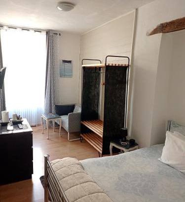 Le Dorat Bed & Breakfast | Maison Lapeyriere