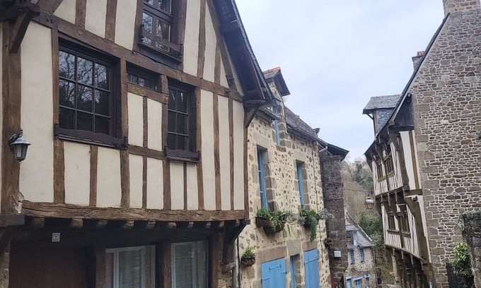 Lanvallay House | Maison Médiévale au Cœur de la Vieille Ville de Dinan