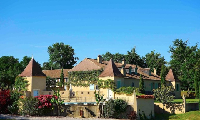 Monfaucon House | Maison Manechal