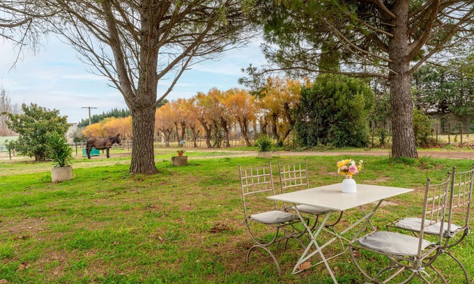 Beaucaire House | Maison Marquet, air conditioning and shared garden'