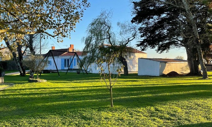 Beauvoir-sur-Mer House | Maison Mitoyenne Avec vue sur les Marais et Terrain de Petanque !