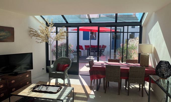 Noirmoutier-en-l'Ile House | Maison Neuve en Plein Centre du Vieil