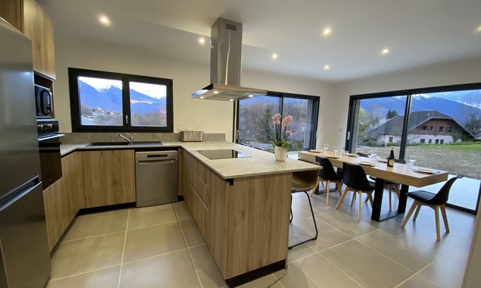 Mercury House | Maison Neuve Entre Lacs et Montagne, Idéal Pour Découvrir le Pays Savoyard !