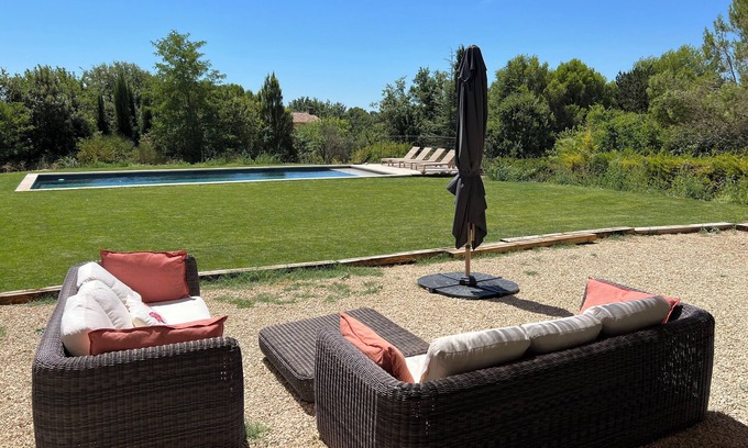 Cucuron House | Maison Neuve Proche Village, 250 m2 sur 3000 m2, 4 Chambres et 4 Salles D'eau