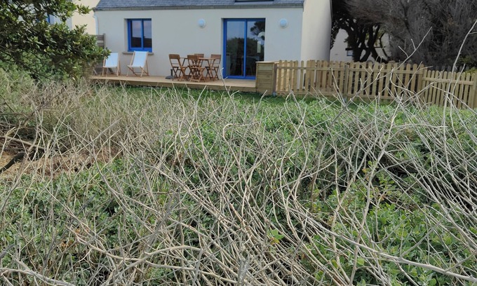 Plozevet House | Maison Océan direct access to the sea from the garden