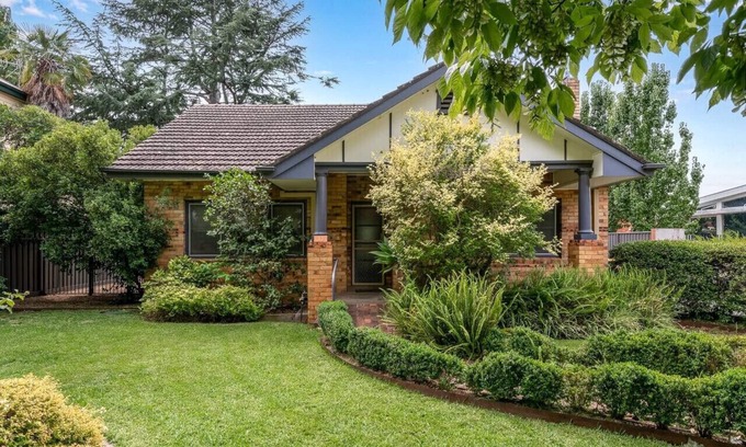 Benalla House | Maison on Mair Benalla