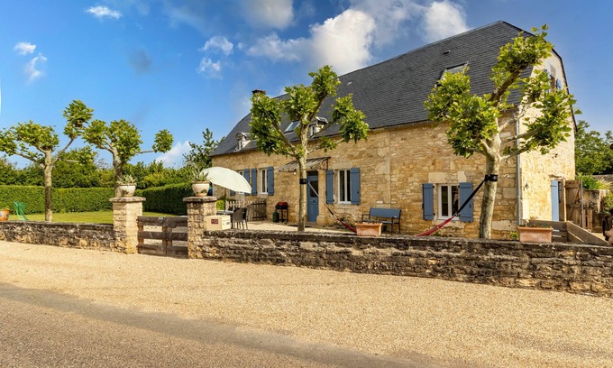 Paulin House | Maison Périgourdine de Caractère, 2-8 Personnes, Piscine, Située au Calme