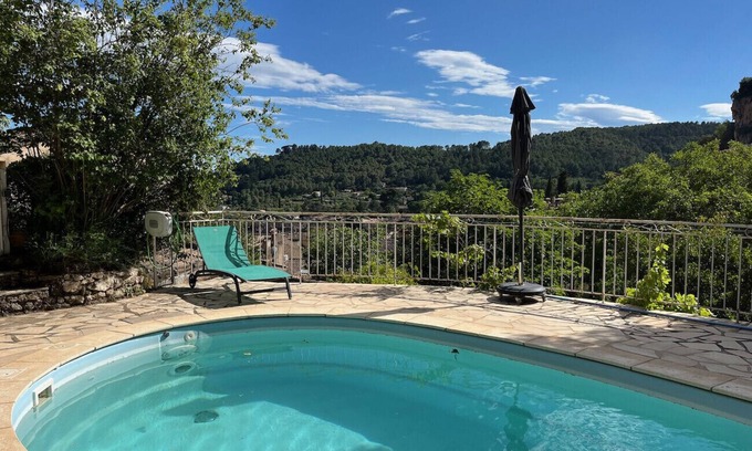 Cotignac House | Maison Perchée : private pool, aircon, walking distance to shops and restaurants