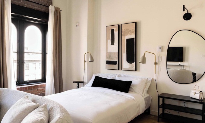 Old Montreal Apartment | Maison Place Jacques Cartier - Loft Deluxe