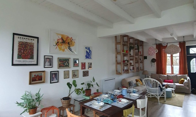 Guerlesquin House | Maison Pour 6 Personnes au Centre de Guerlesquin Finistere