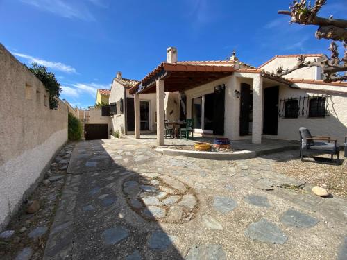 Sainte-Marie-la-Mer House | Maison proche de la mer