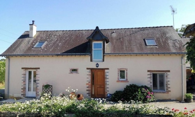 Marigne-Peuton House | Maison Rénovée Avec Goût au Cœur du Bocage Mayennais