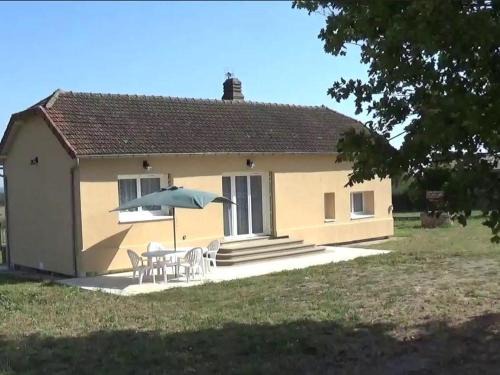 Coutansouze House | Maison rénovée avec jardin, terrasse et Wi-Fi à Coutansouze - FR-1-489-478